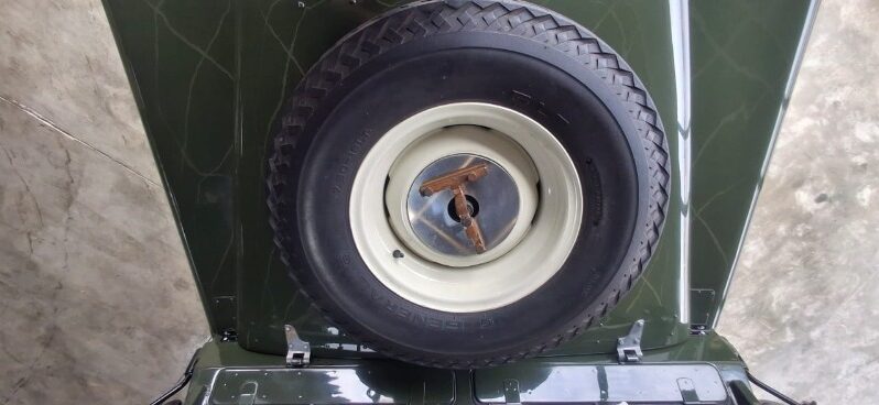 
								1980 Land Rover Series III 109 3 Doore full									