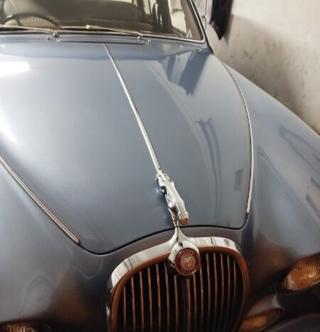 
								Restored 1966 Jaguar 3 Series full									