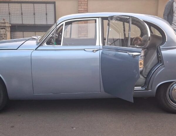 
								Restored 1966 Jaguar 3 Series full									