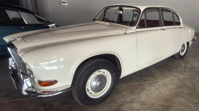 
								Original Condition 1967 Jaguar 420 Sporting Saloon full									