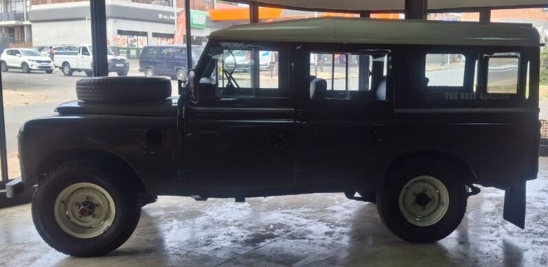 
								1980 Land Rover Series III 109 3 Doore full									