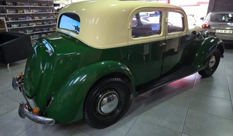 
								Restored 1948 Rover 75 Sports Saloon full									