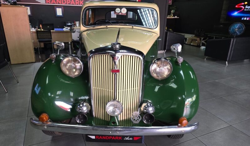 
								Restored 1948 Rover 75 Sports Saloon full									