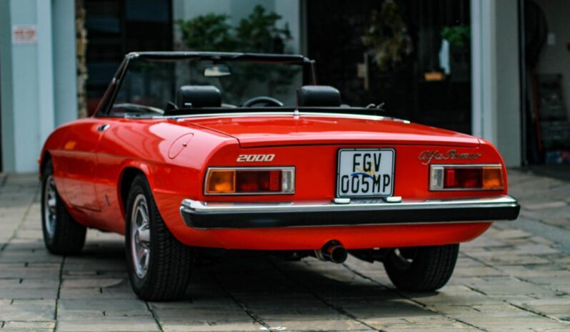 
								1974 Alfa Romeo Spider 2000L full									