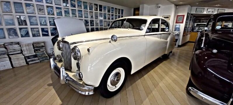 
								Original Condition 1956 Jaguar MK7 full									