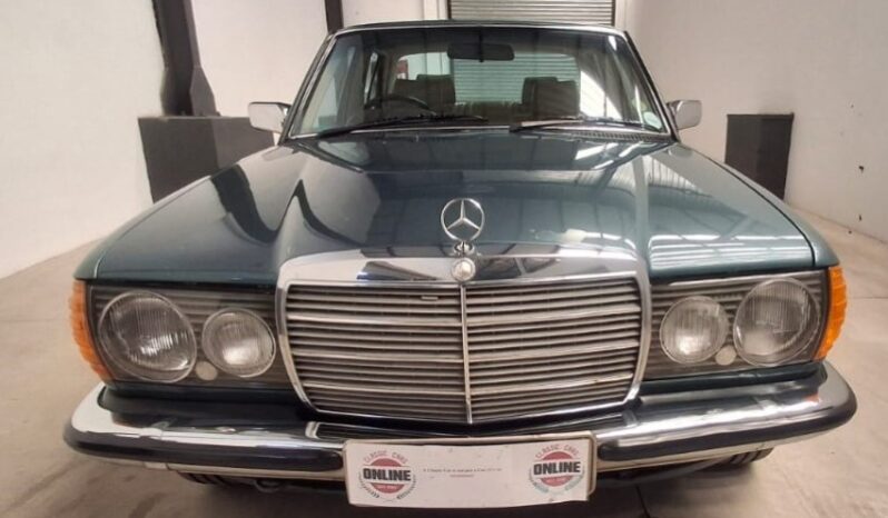 
								Original Condition 1983 Mercedes-Benz W123 230E full									
