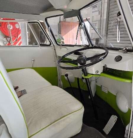 
								Used 1964 Volkswagen Split Window Kombi full									