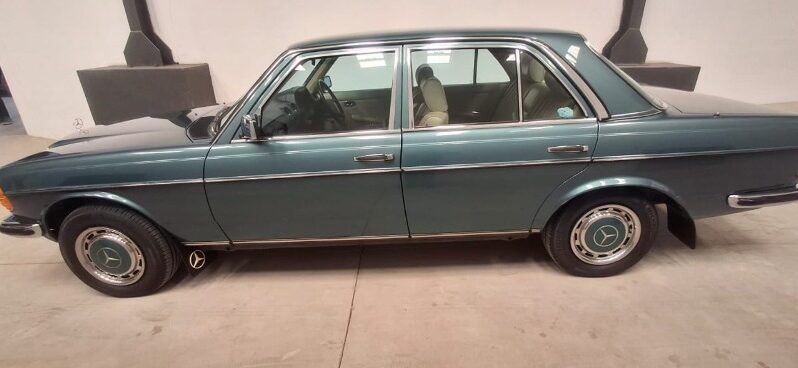 
								Original Condition 1983 Mercedes-Benz W123 230E full									