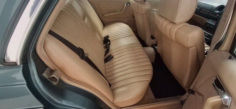 
								Original Condition 1983 Mercedes-Benz W123 230E full									