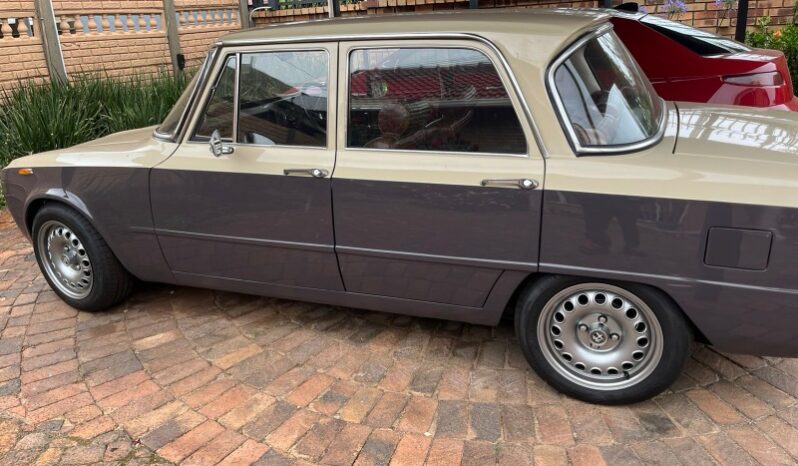 
								Restored 1973 Alfa Romeo 105 Giulia 1600 full									