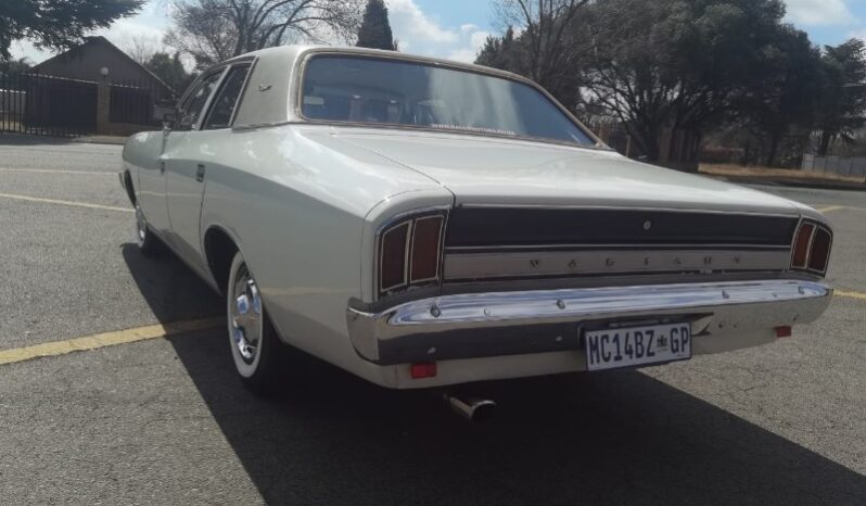 
								Original Condition 1972 Valiant Vip Slant 6 full									