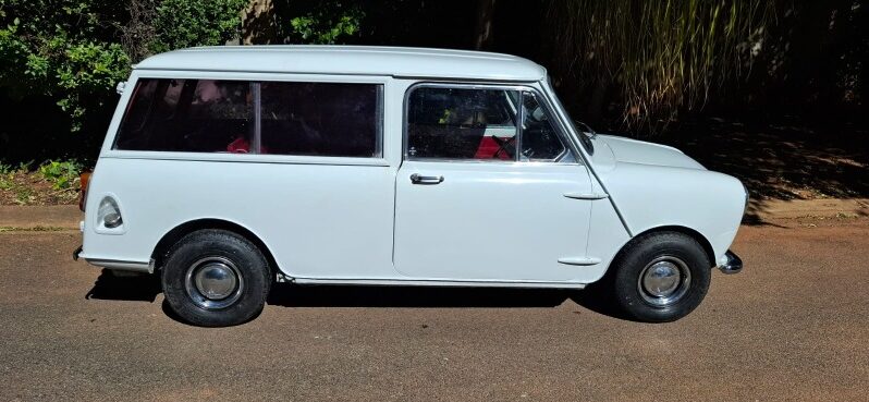 
								Restored 1968 Austin Mini Countryman full									