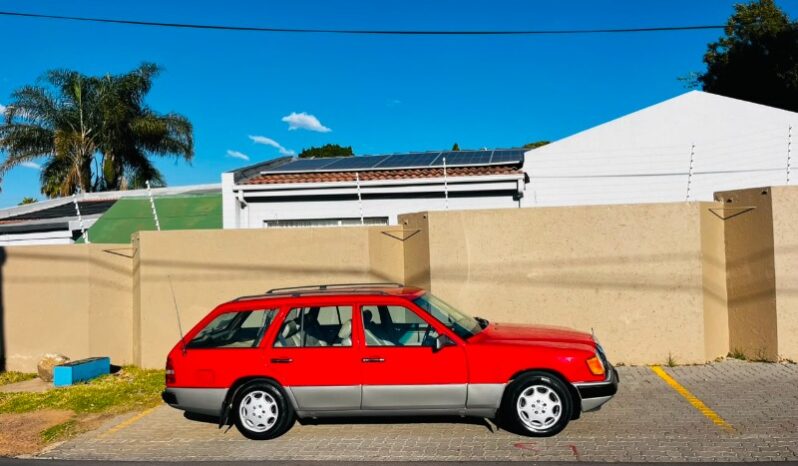 
								Used 1992 Mercedes-Benz W124 300TE full									
