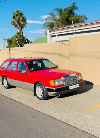 
								Used 1992 Mercedes-Benz W124 300TE full									