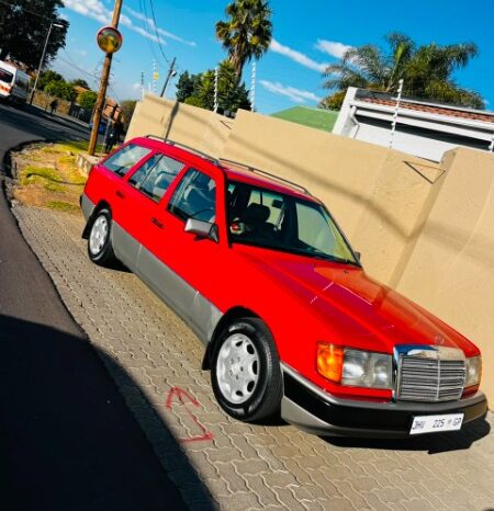 
								Used 1992 Mercedes-Benz W124 300TE full									