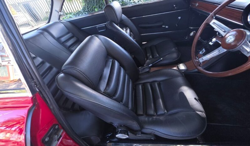 
								Restored 1970 Alfa Romeo 105 GTV 1750 full									