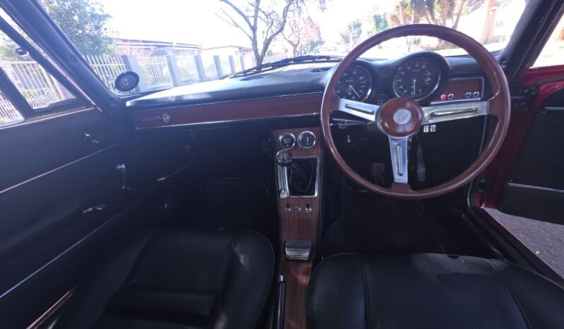 
								Restored 1970 Alfa Romeo 105 GTV 1750 full									
