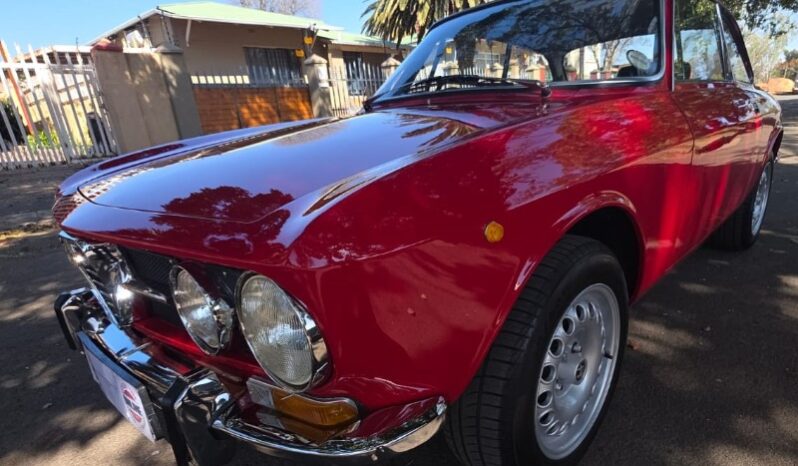 
								Restored 1970 Alfa Romeo 105 GTV 1750 full									