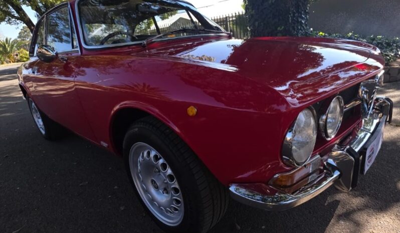 
								Restored 1970 Alfa Romeo 105 GTV 1750 full									