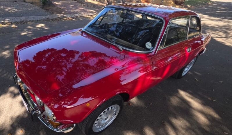 
								Restored 1970 Alfa Romeo 105 GTV 1750 full									